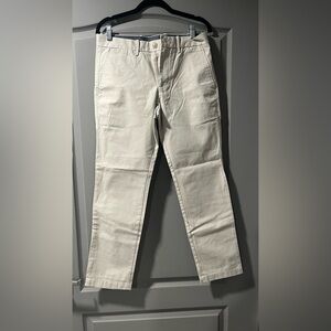 GAP 31x30 Men’s Slim Fit Khakis - like new.
